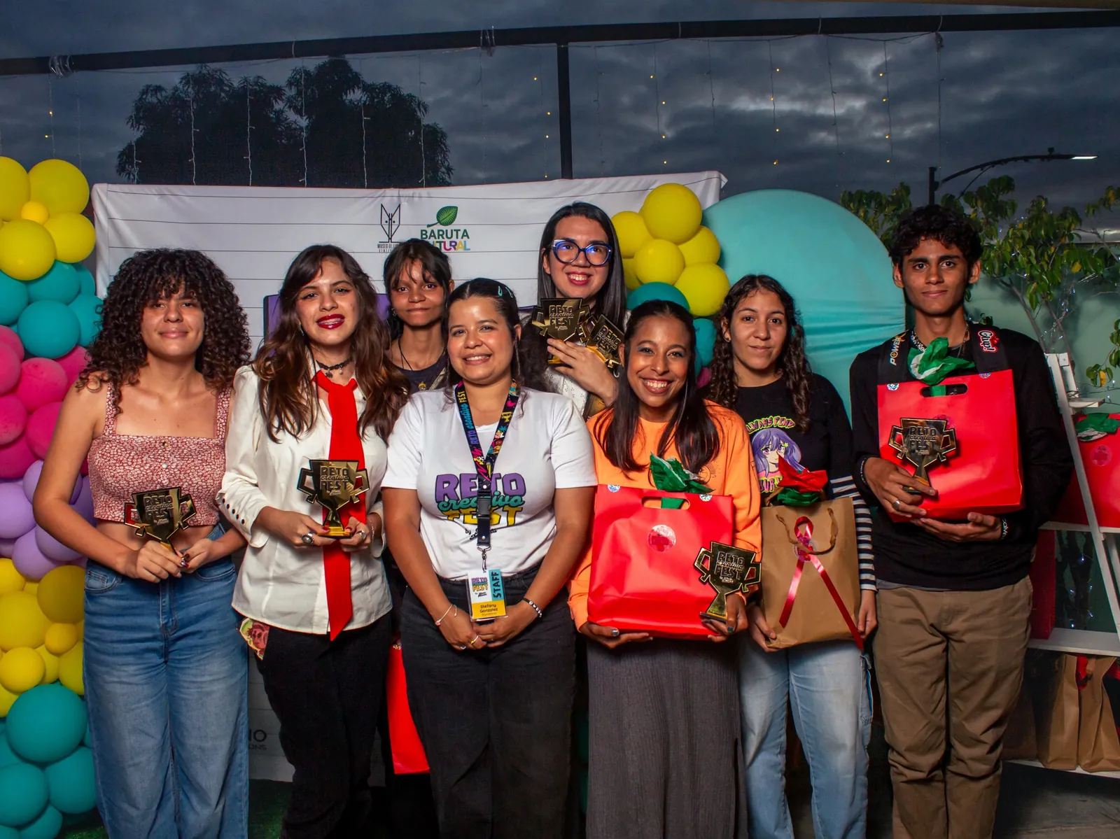 Ganadores de la 2.ª edición, diciembre 2025, con sus trofeos